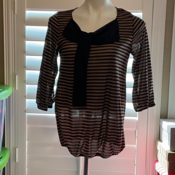 Robin nest maternity Tops - Elegant Striped Women's Blouse with Bow Accent